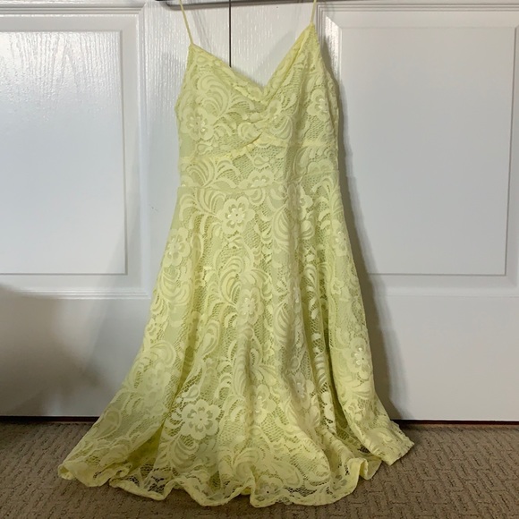 Lace yellow dress - Picture 1 of 4